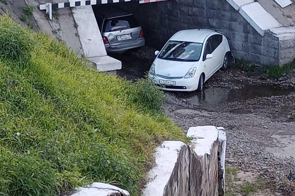 Три автомобиля столкнулись в Антипихе