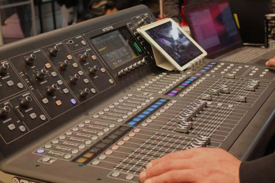 От календаря до мемов: «Третье сентября» покорило интернет и коллекционеров