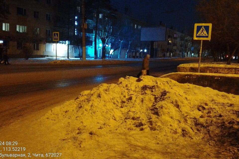 Читинцы массово жалуются на сковавший город лёд