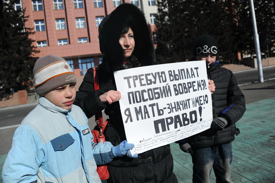 Две новые ежегодные выплаты и российские гаджеты за счет государства – что обещают в Госдуме для многодетных семей