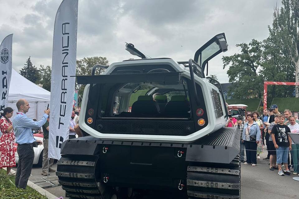 Забайкалец создал вездеход-амфибию и представил его на выставке в Москве