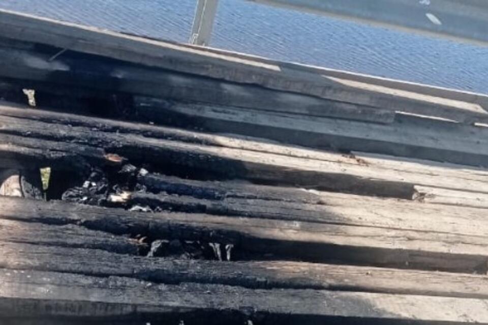 Пожар повредил мост около села Елизаветино