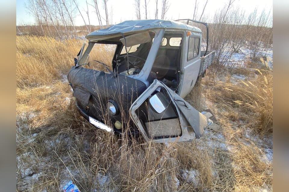Водитель без прав перевернулся в районе Забайкалья - мужчину доставили в больницу