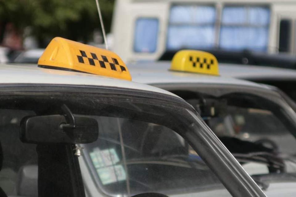 В Чите задержали таксиста по подозрению в краже телефона пассажира