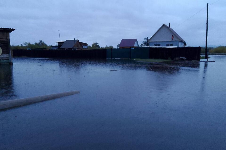 Очевидцы: вода подошла к селу Шишкино