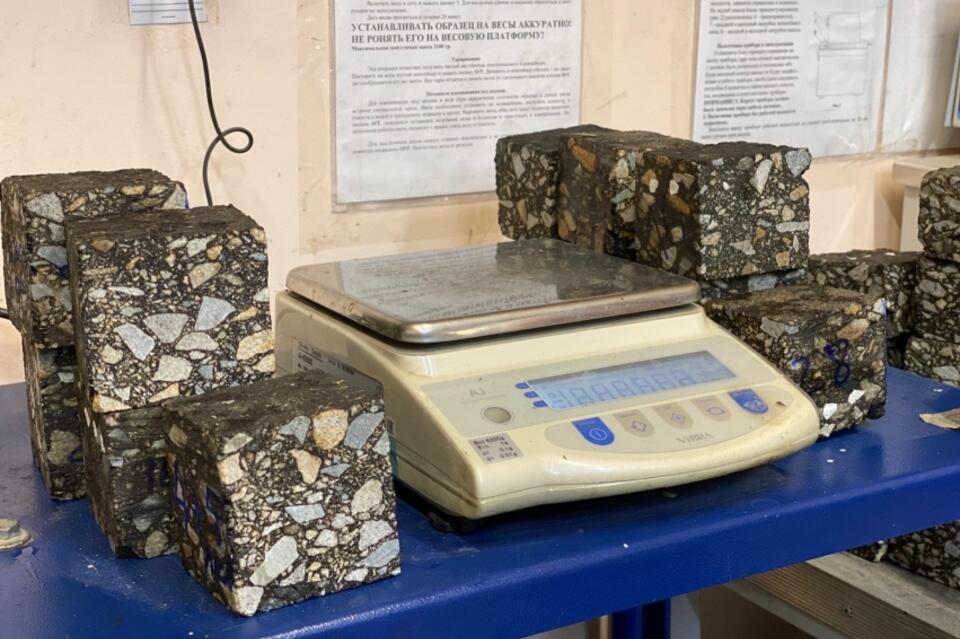 Новый асфальт возле Арахлея протестировали в лаборатории