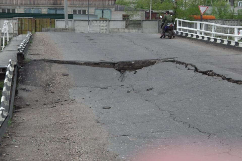 Причину возникновения ямы на Шилова будет выяснять специальная комиссия