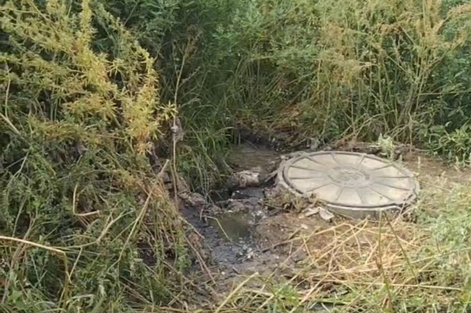 Канализация течет в озеро Кенон