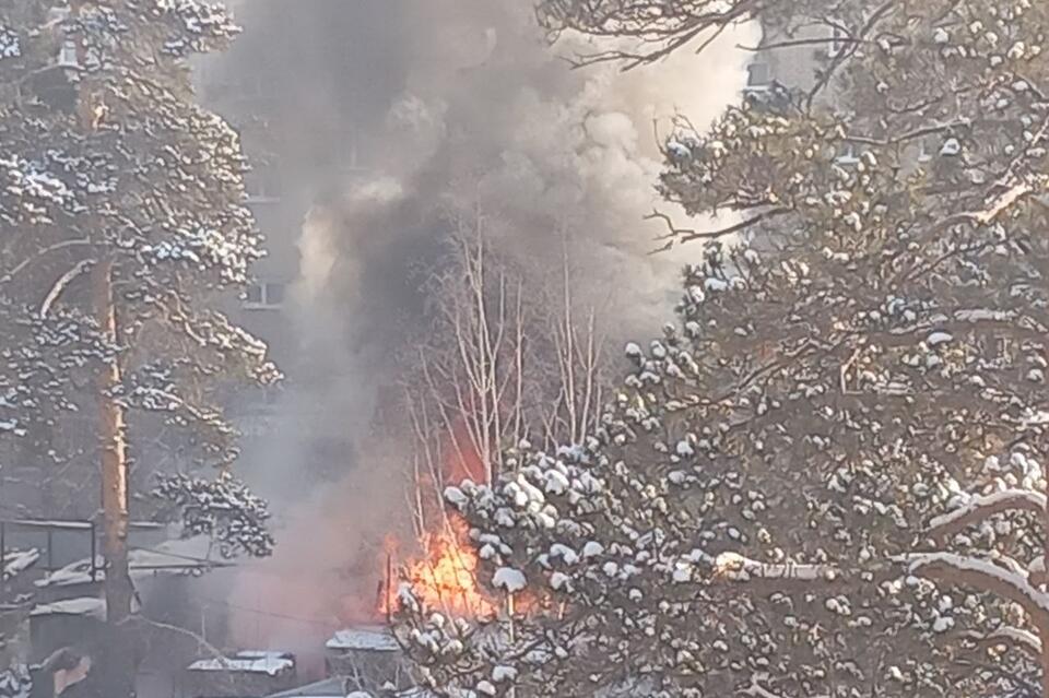 В Чите на улице Матвеева начался пожар