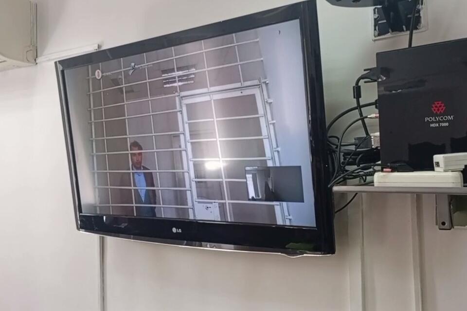 Люльчев отказался говорить в ходе судебного заседания, где проживает его семья