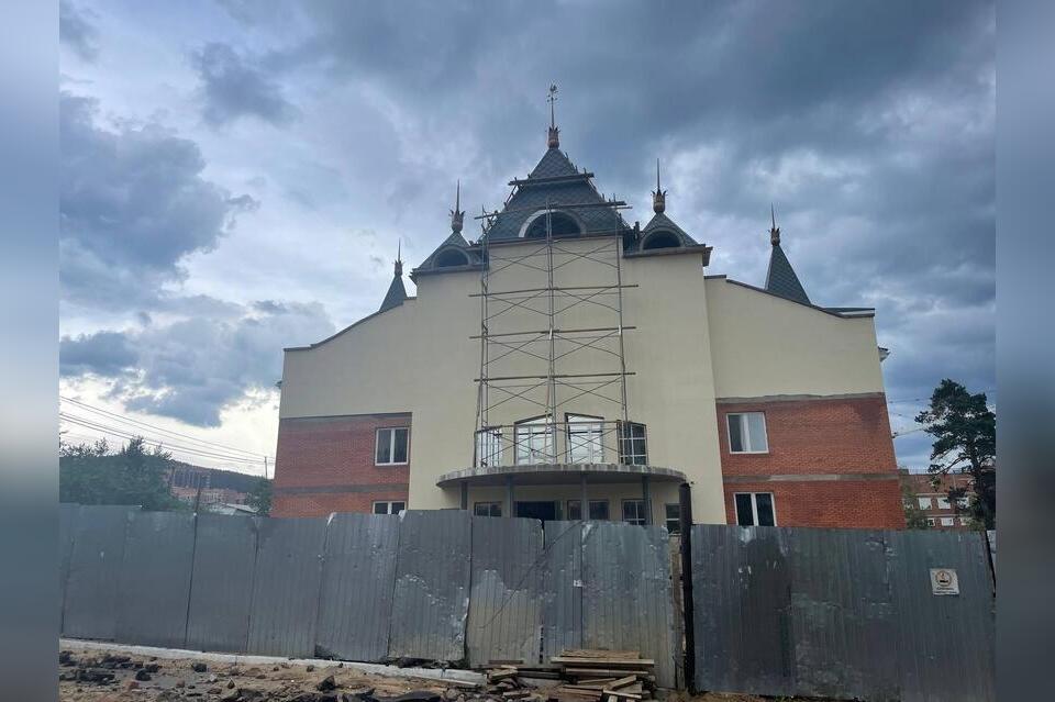 Благоустройство территории театра кукол планируется завершить к концу октября