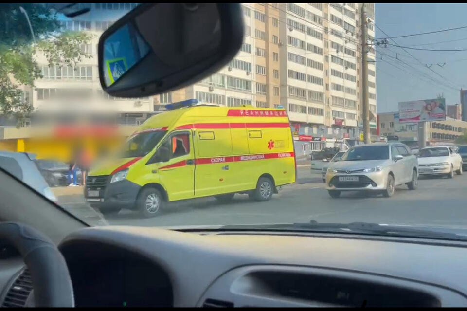 Машину реанимации заметили на улице Шилова, 29