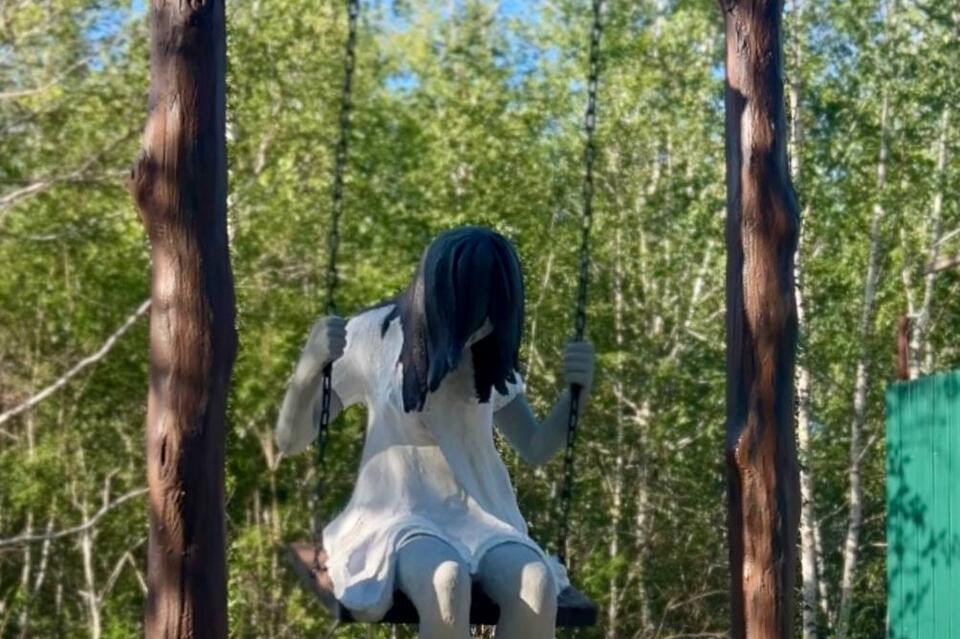 Жуткий памятник установили в Смоленке