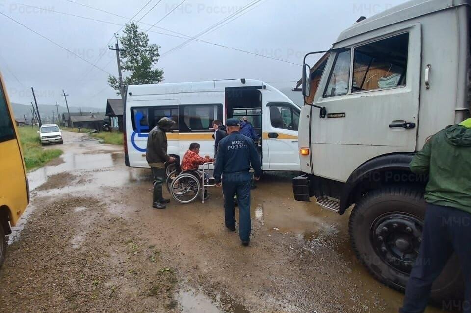 МЧС эвакуирует людей из Петровска-Забайкальского и Орловского