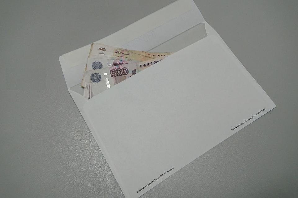 Сотрудника налоговой в Дагестане задержали при получении 1 млн рублей взятки