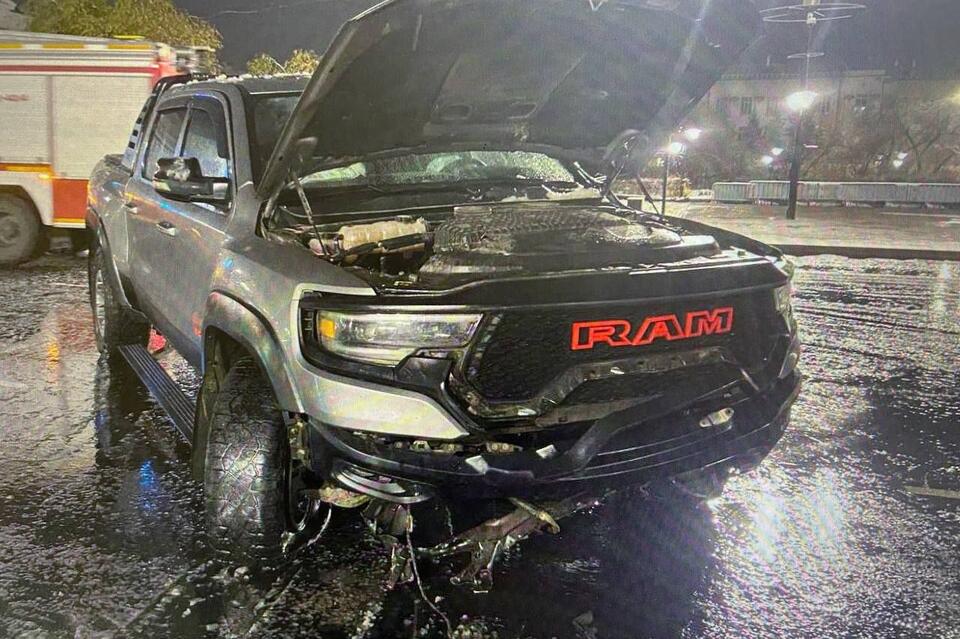 Водитель не справился с управлением и врезался в бетонный блок