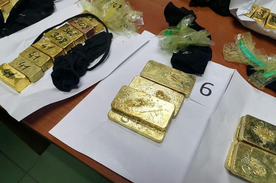 В прицепе грузовика на МАПП «Забайкальск» нашли золота на 94 миллиона рублей