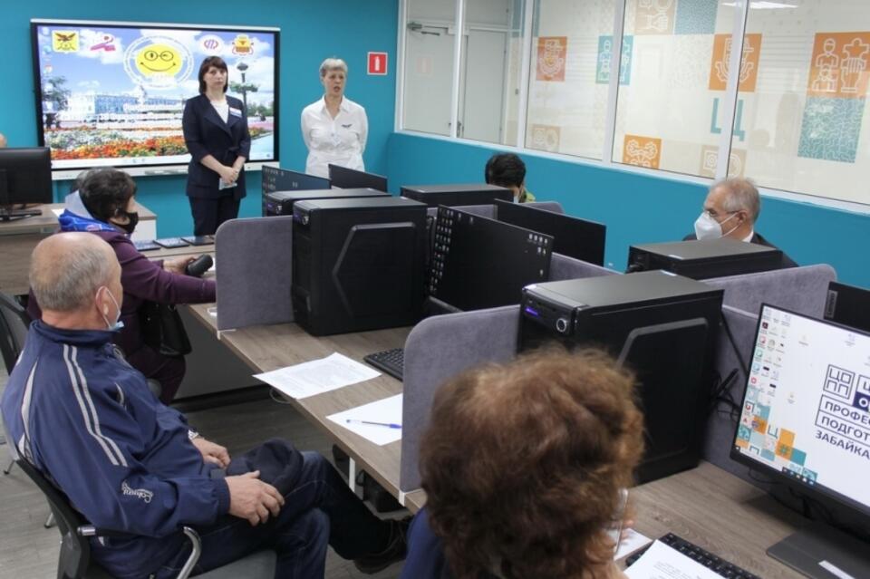 Забайкальские пенсионеры-знатоки технологий прошли в финал Чемпионата по компьютерному многоборью