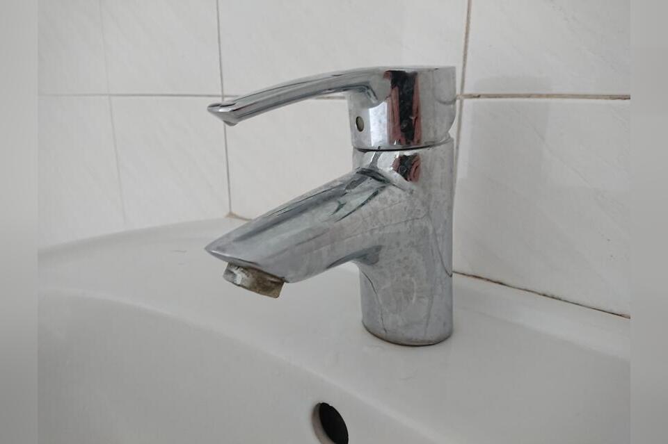 «Страшно даже руки мыть в такой воде» - жители Могочи
