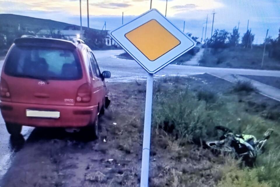 Автомобиль и мотоцикл столкнулись в Борзе