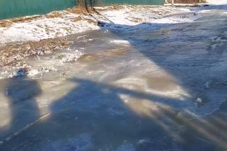 Грунтовые воды топят дома в Могоче