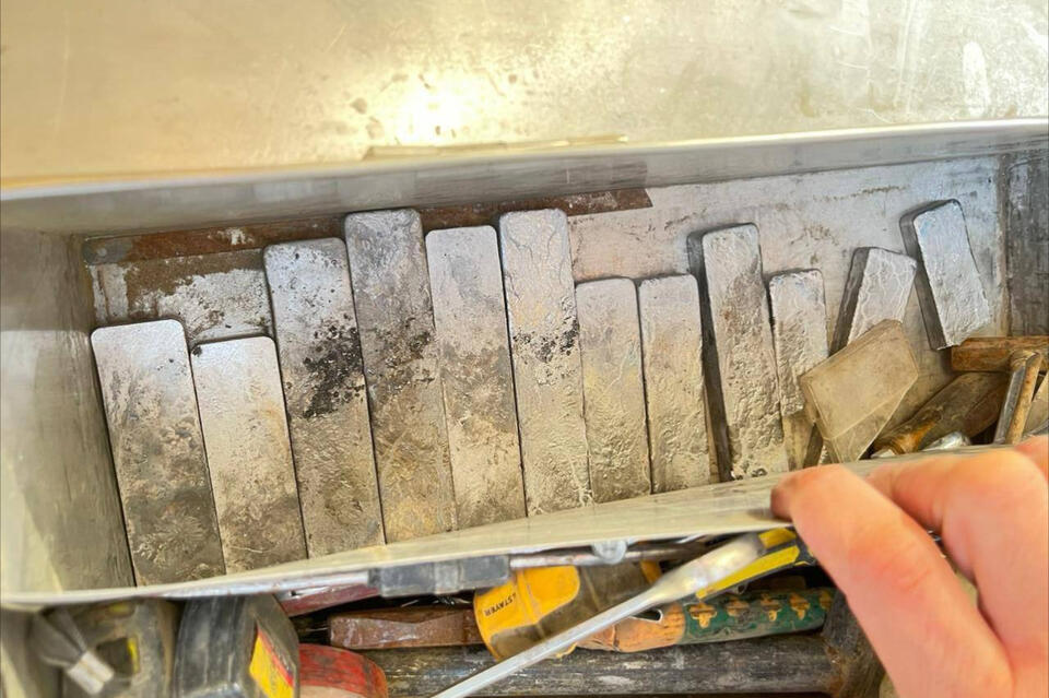 Водитель автобуса пытался вывезти золотые слитки из Забайкалья