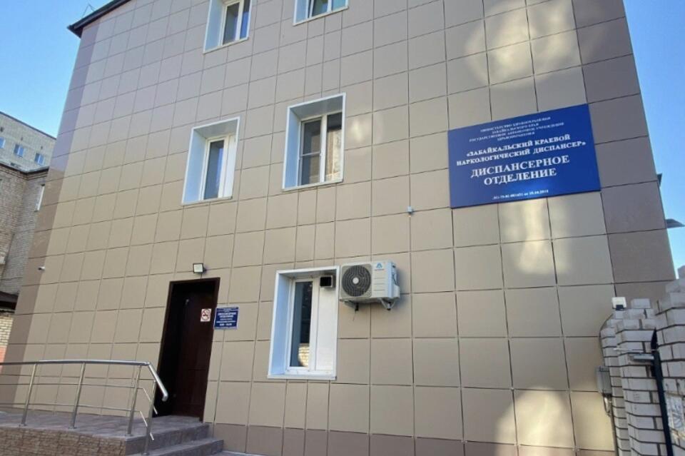 В наркологическом диспансере разделили очереди из пациентов и проходящих медосмотры