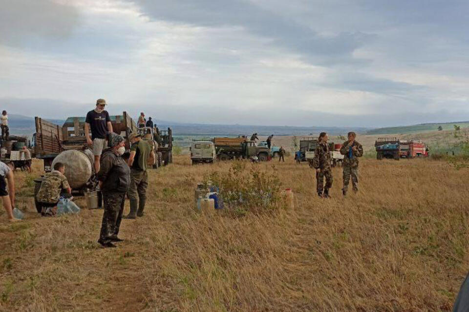 Вода, еда и чай требуются пожарным в селах Верх-Чита и Ручейки