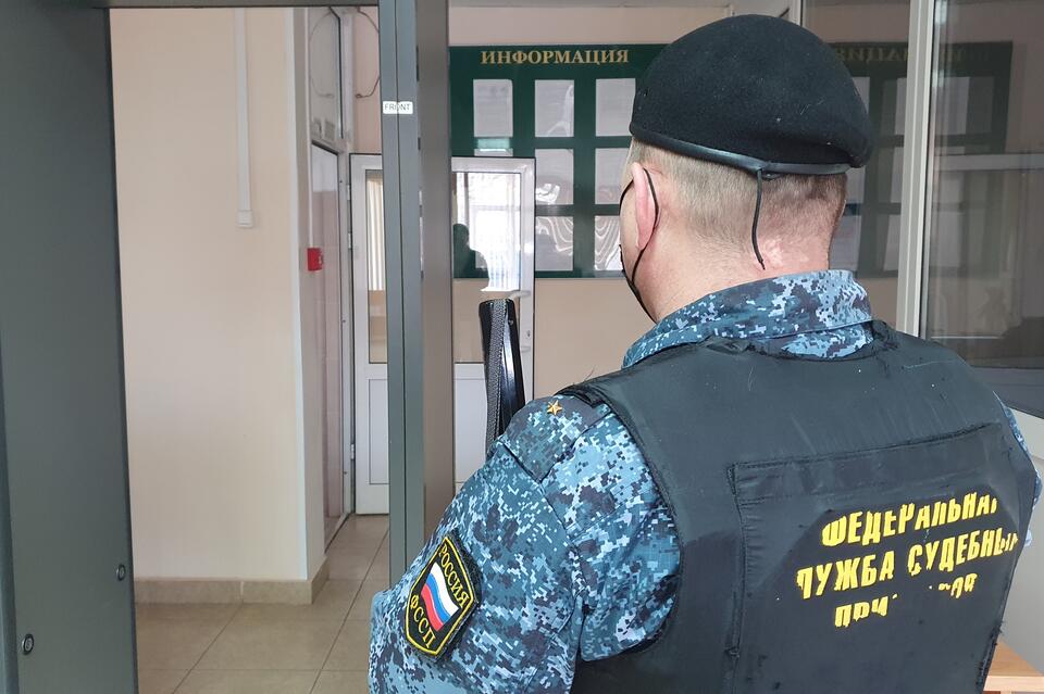 Судебный пристав задержал жительницу Забайкалья — она находилась в розыске