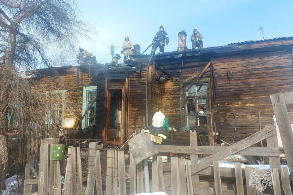 16 человек тушили пожар в дачном кооперативе