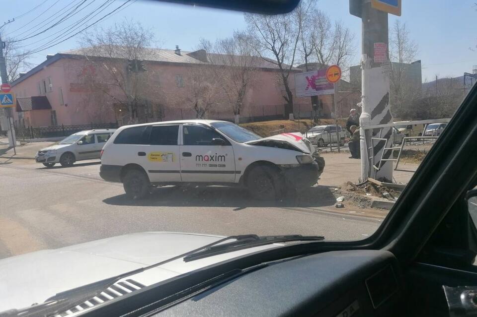 Жесткое ДТП произошло на перекрестке улиц Полины Осипенко и Петровская