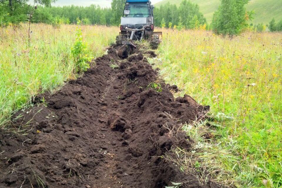 Лесные пожарные прокладывают минполосы в Забайкалье