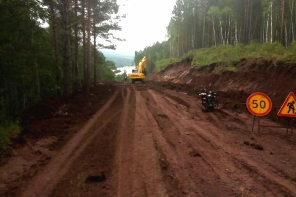 В селе Верхние Куларки продолжили восстановление дороги после оползня