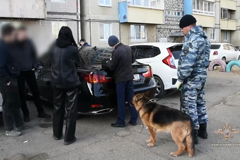 Уголовный розыск задержал подозреваемых в жестоких вымогательствах в Чите