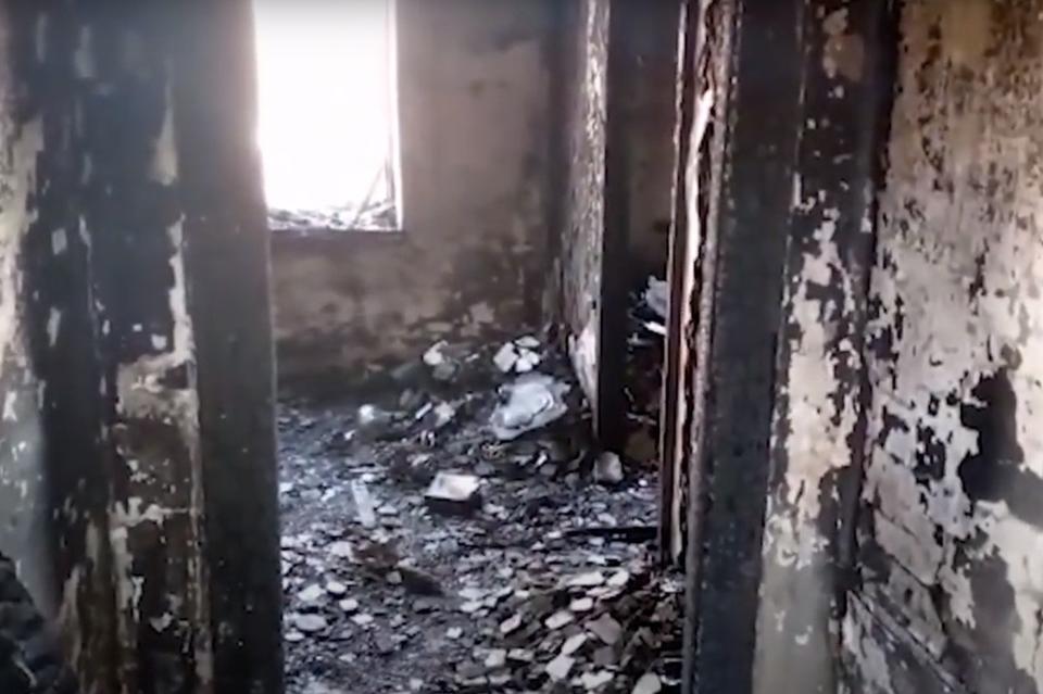 Полицейские в Забайкалье вынесли из горящего дома газовые баллоны и спасли жизнь мужчине