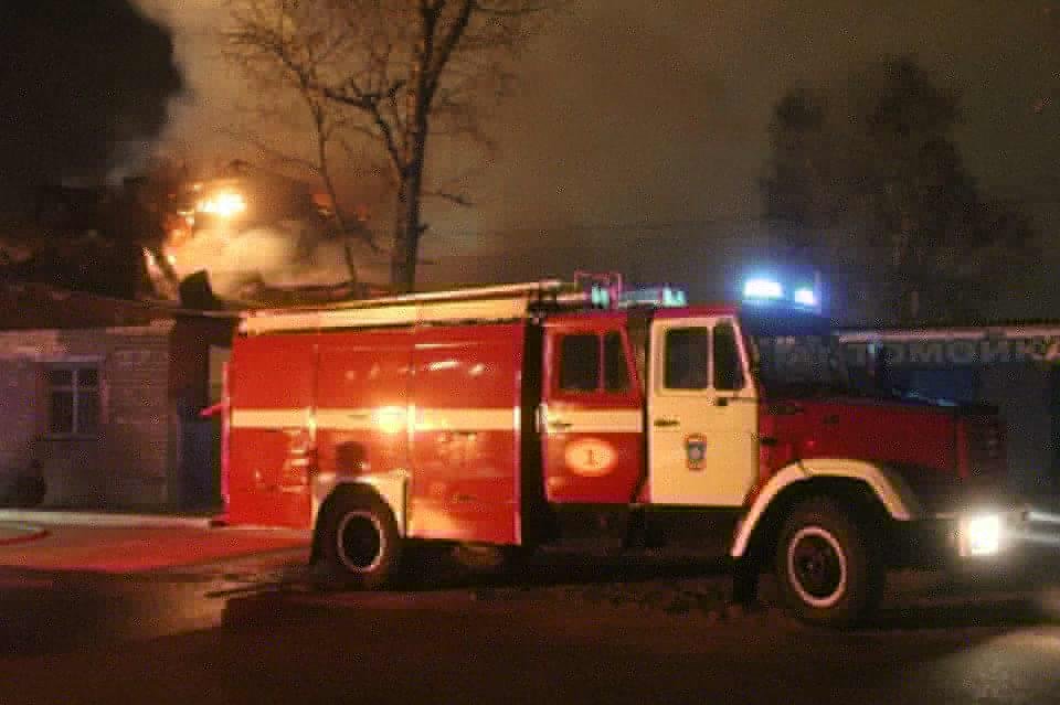В Забайкалье во время тушения пожара в кафе взорвался газовый баллон