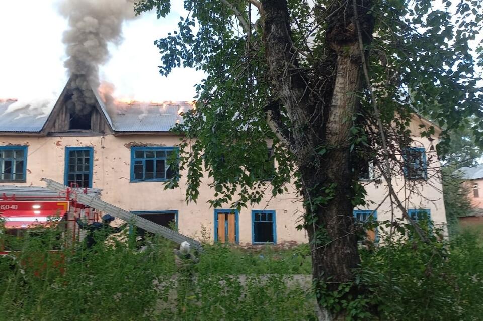 В заброшенном здании посёлка Кокуй произошёл пожар