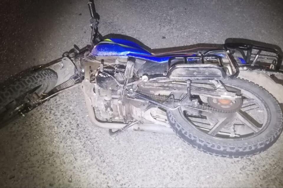 Пьяный мотоциклист столкнулся с большегрузом в Читинском районе