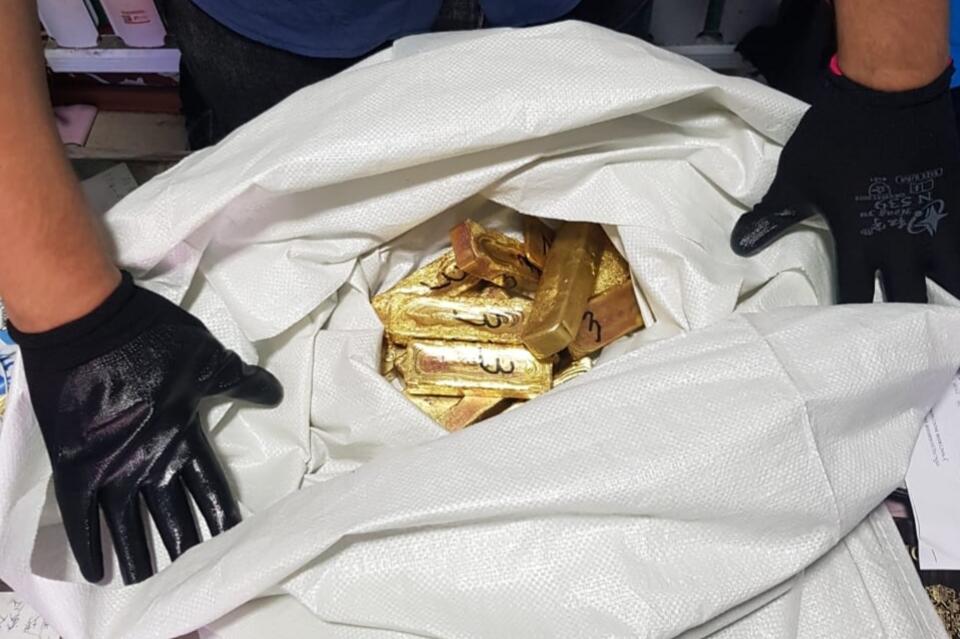 Двух забайкальцев задержали за попытку незаконной перевозки золота на 2,7 млн рублей