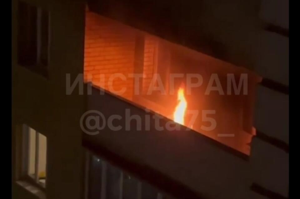 «Новогодний подарок» вызвал пожар на 10 этаже (ВИДЕО)