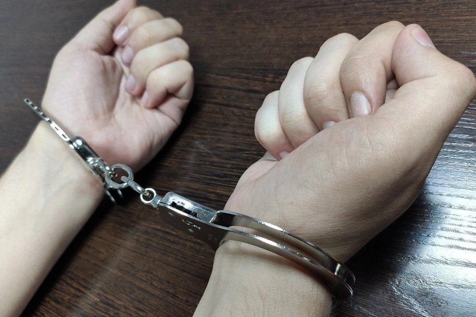 Подозреваемых в изготовлении наркотиков задержали в Забайкалье (18+)