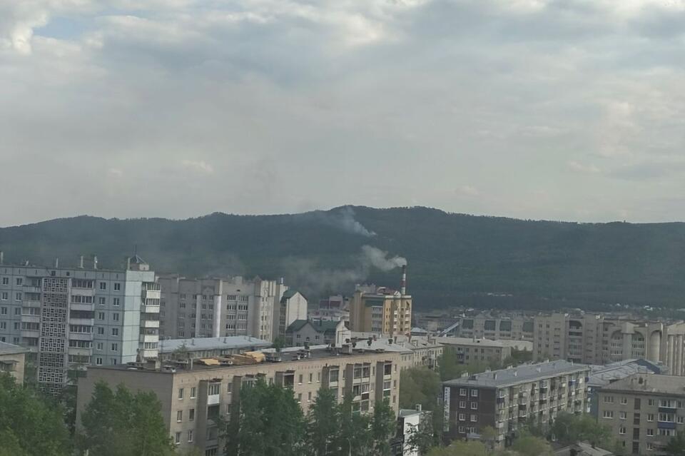 «Забайкалье в огне»: сопка загорелась в городской черте Читы