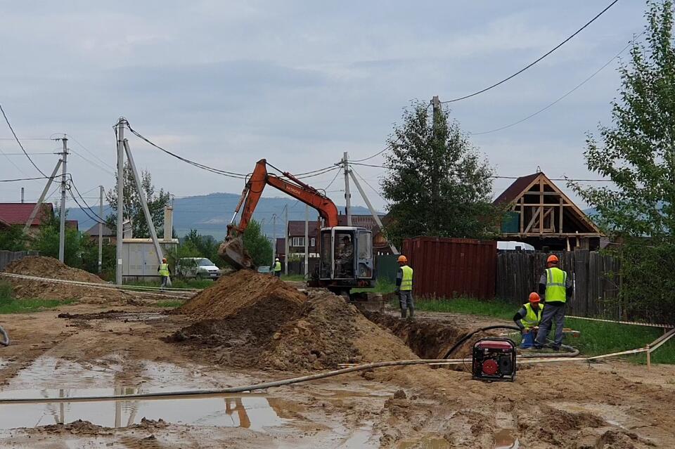 В микрорайоне Витимский вскрыли дороги из-за работ «Водоканала»