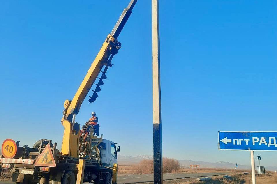 На автомобильной дороге в регионе устанавливают освещение