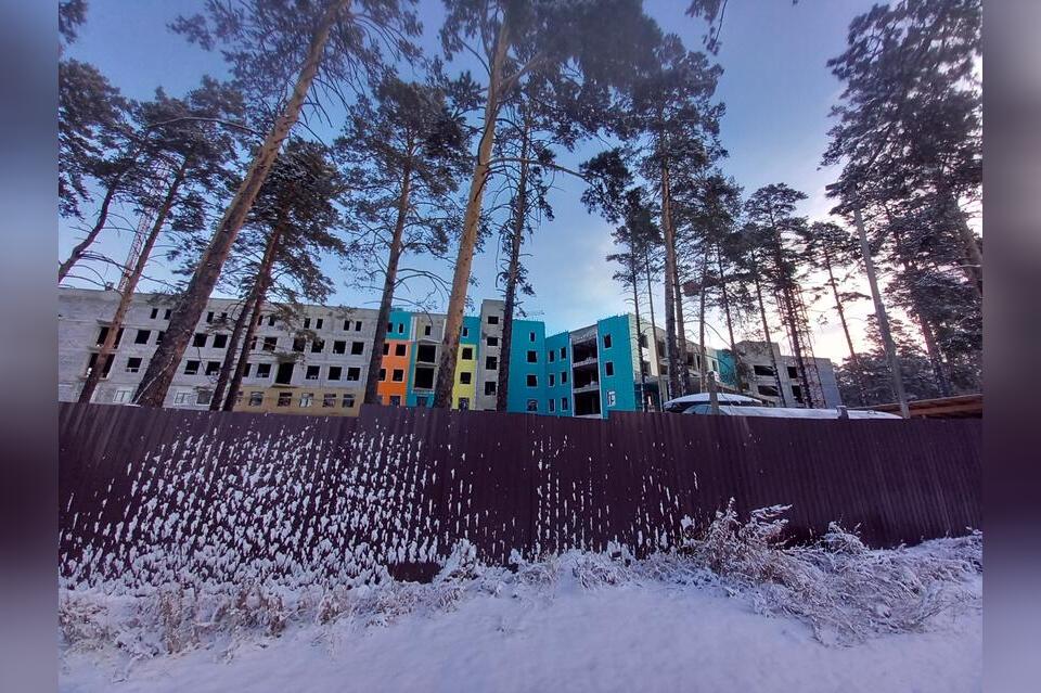 Стройку детской больницы в Чите заморозили после череды нарушений и коррупционных дел