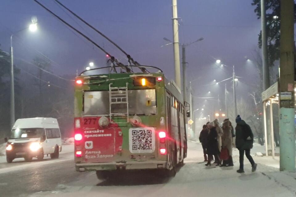 Троллейбусы встали на Новобульварной из-за гололёда