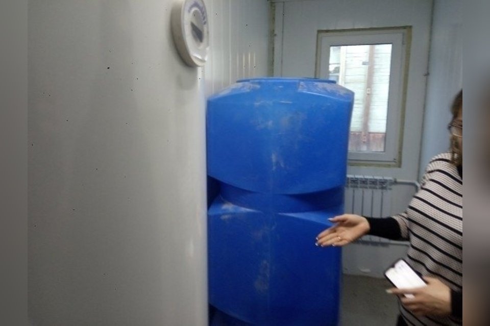 Школьники в Забайкалье не могут начать пользоваться тёплым туалетом из-за ошибок в проекте