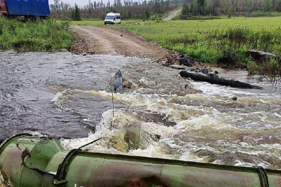 Дорога между сёлами Забайкалья превратилась в реку
