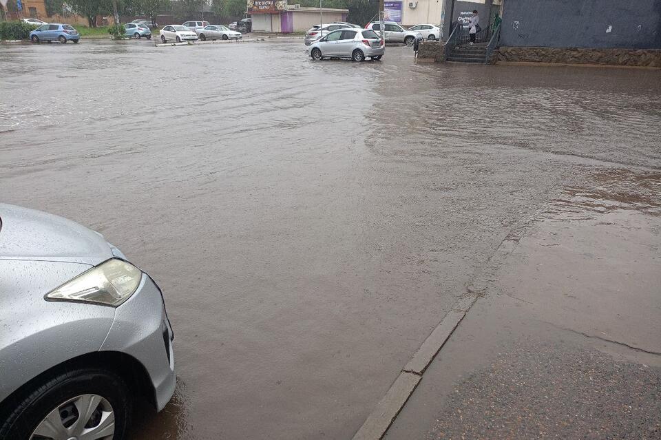 Многолетняя лужа вновь образовалась на Острове