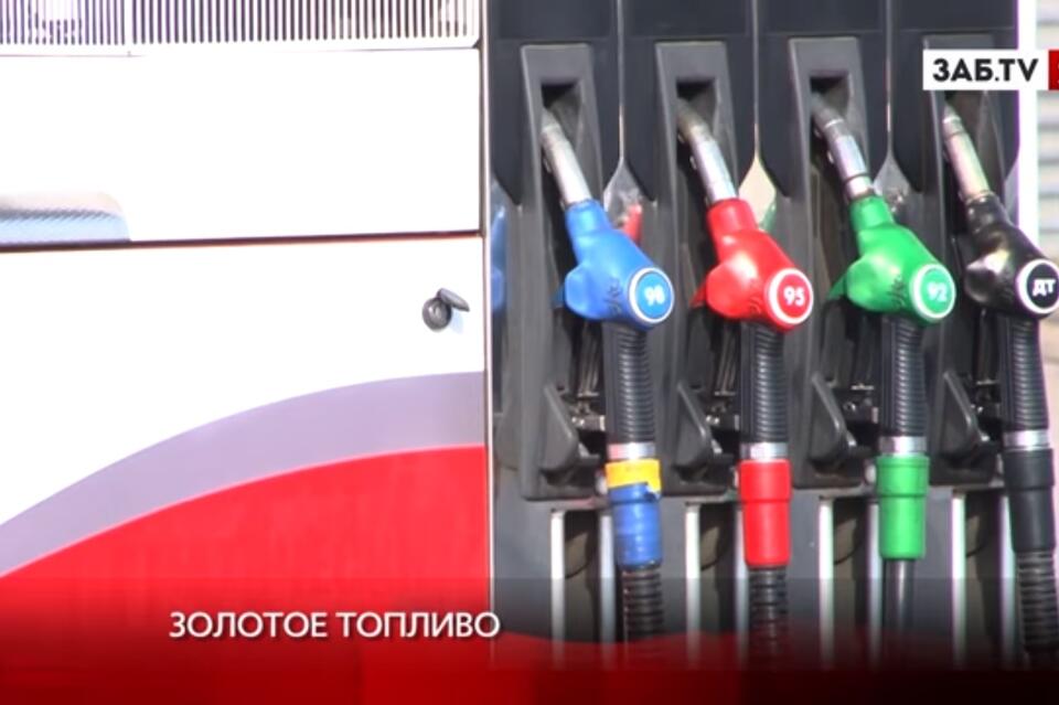 Цены на бензин в России снизились – Росстат